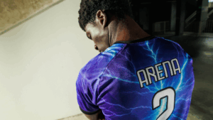 Uniforme esportivo sublimado em poliéster com estampa digital de alta definição em cores vibrantes.