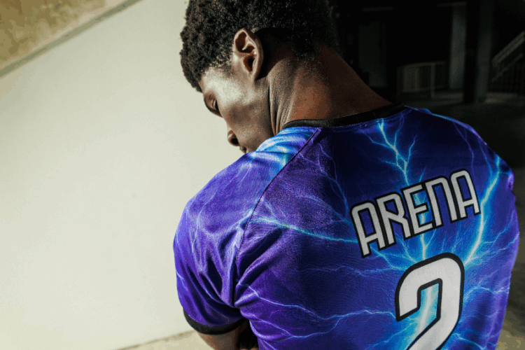 Uniforme esportivo sublimado em poliéster com estampa digital de alta definição em cores vibrantes.