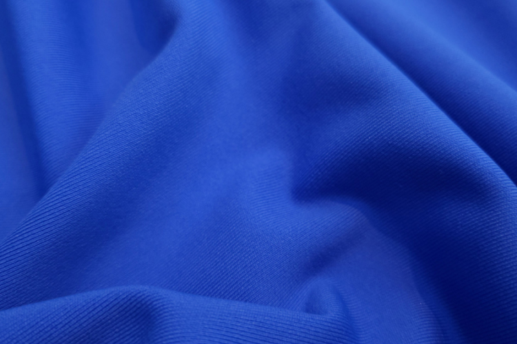 Tecido para recuperação muscular Infraboost Impact New, da Diklatex, em azul.